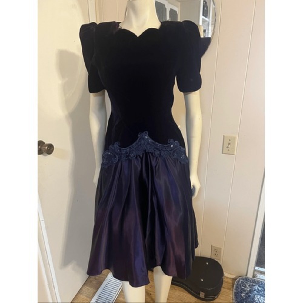 Nicki Originals Vintage Purple Velvet Jeweled Formal Dress S